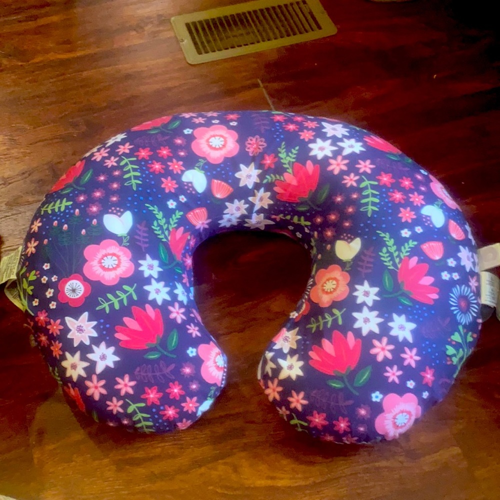 Boppy pillow-New